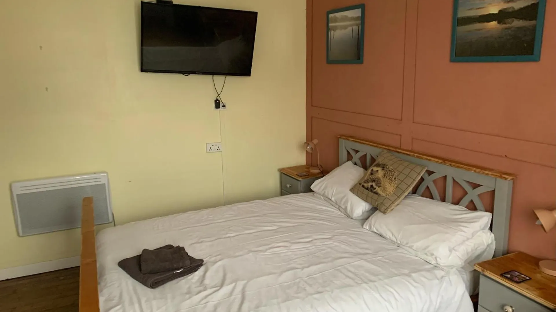 Webb'S Of Glomel Bed & Breakfast France